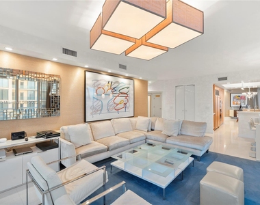 17875 Collins Ave - Photo Thumbnail 4