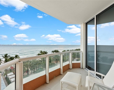 17875 Collins Ave - Photo Thumbnail 30