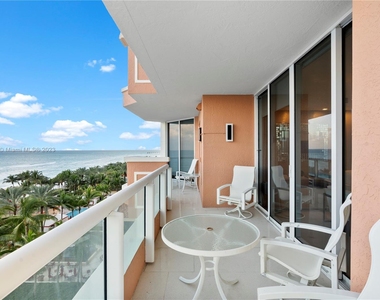 17875 Collins Ave - Photo Thumbnail 32