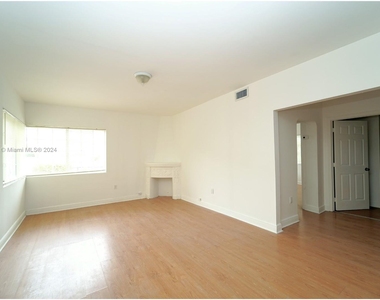 1219 Meridian Ave - Photo Thumbnail 12