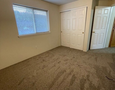 R1243 Greentree Way - Photo Thumbnail 9