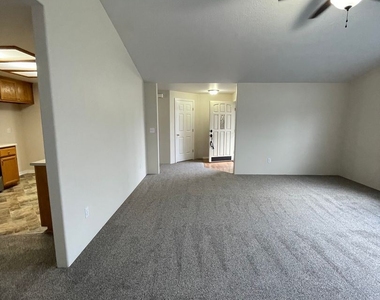 R1243 Greentree Way - Photo Thumbnail 2