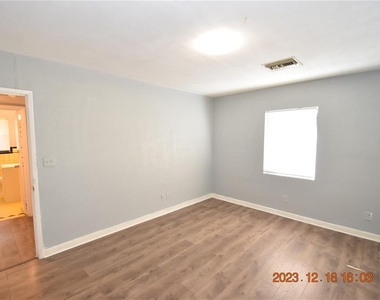 1365 Overlea Street - Photo Thumbnail 24