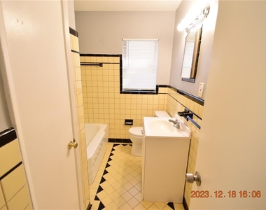 1365 Overlea Street - Photo Thumbnail 31