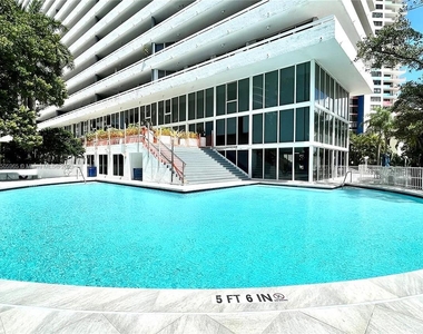 1627 Brickell Ave - Photo Thumbnail 18