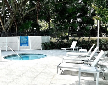 1627 Brickell Ave - Photo Thumbnail 16