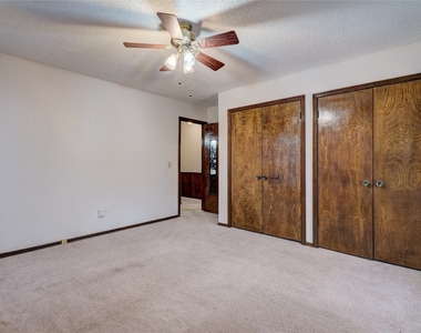 3920 Tamarisk Drive - Photo Thumbnail 15