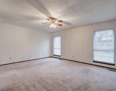 3920 Tamarisk Drive - Photo Thumbnail 21