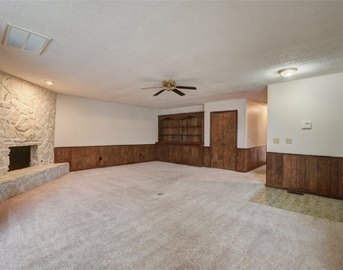 3920 Tamarisk Drive - Photo Thumbnail 8