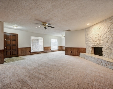 3920 Tamarisk Drive - Photo Thumbnail 9