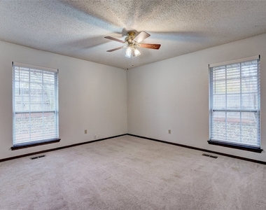 3920 Tamarisk Drive - Photo Thumbnail 14