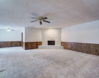 3920 Tamarisk Drive - Photo Thumbnail 13