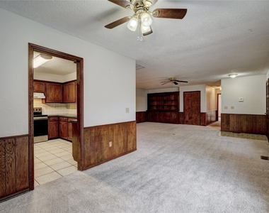 3920 Tamarisk Drive - Photo Thumbnail 7