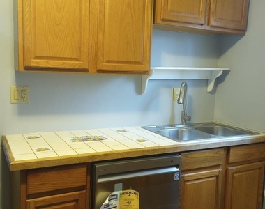 1319 Lake St Apt B - Photo Thumbnail 10