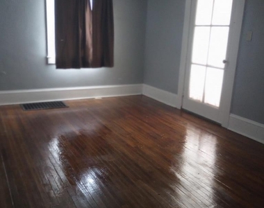 1319 Lake St Apt B - Photo Thumbnail 4