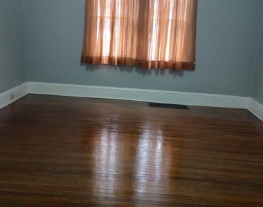 1319 Lake St Apt B - Photo Thumbnail 9