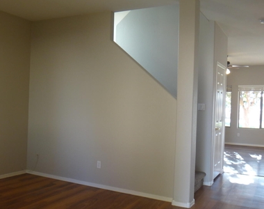 30010 N Royal Oak Way - Photo Thumbnail 5