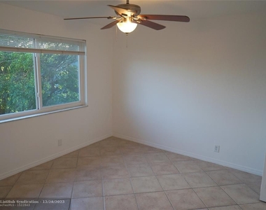 2216 N Cypress Bend Dr - Photo Thumbnail 13