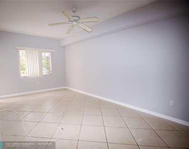 2941 Riverside Dr - Photo Thumbnail 11