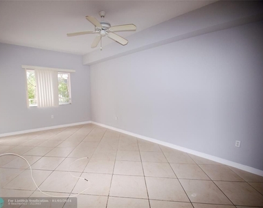 2941 Riverside Dr - Photo Thumbnail 10