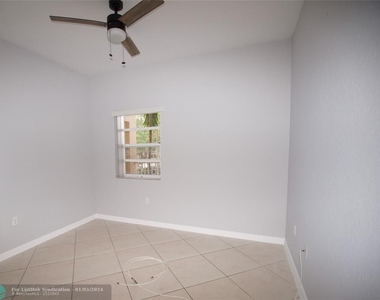 2941 Riverside Dr - Photo Thumbnail 5