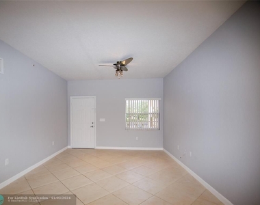 2941 Riverside Dr - Photo Thumbnail 3