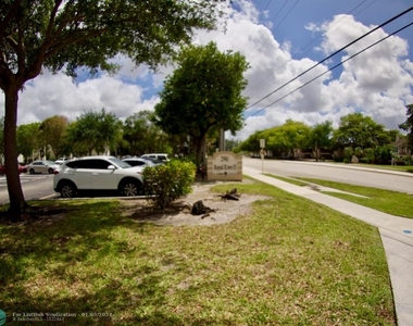 2941 Riverside Dr - Photo Thumbnail 21