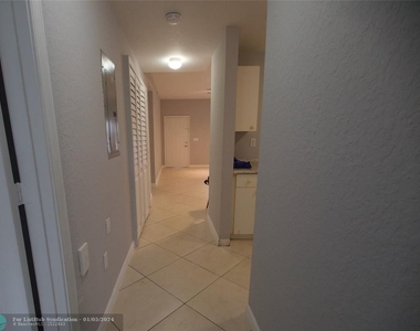 2941 Riverside Dr - Photo Thumbnail 14