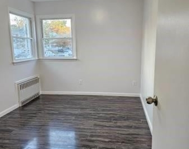 209 King Street - Photo Thumbnail 8