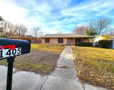 1405 E Sherman Drive - Photo Thumbnail 0