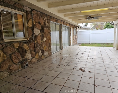 7921 Aura Avenue - Photo Thumbnail 13