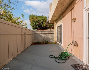 11834 Gilmore Street - Photo Thumbnail 12