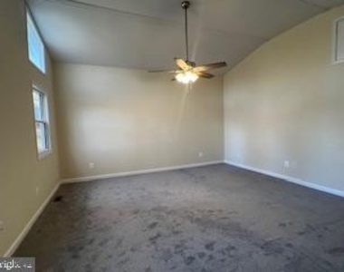 116 Lakeview Pkwy - Photo Thumbnail 5