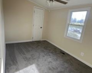 116 Lakeview Pkwy - Photo Thumbnail 9