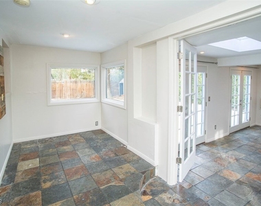 1307 Douglas Drive - Photo Thumbnail 9