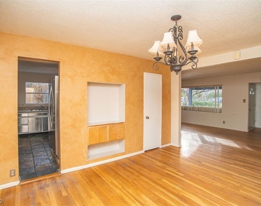 1307 Douglas Drive - Photo Thumbnail 4