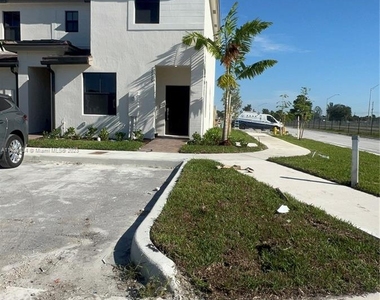 12725 Sw 234th Ter - Photo Thumbnail 0