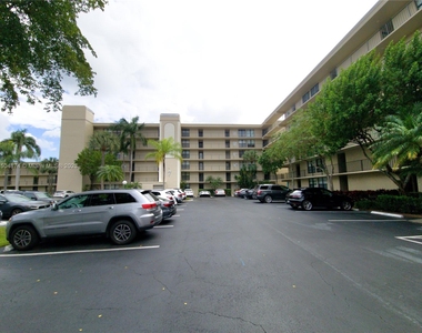 7 Royal Palm Way - Photo Thumbnail 25