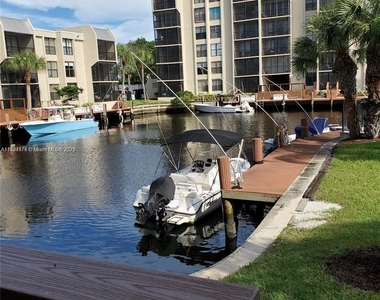 7 Royal Palm Way - Photo Thumbnail 17