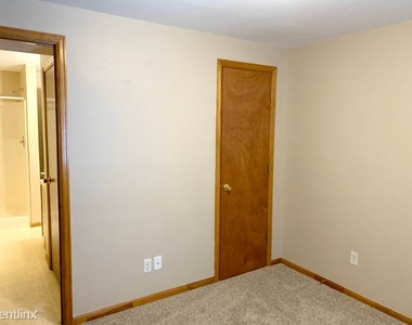 1700 Erin Ct D - Photo Thumbnail 22