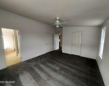 12900 N Flintlock Road - Photo Thumbnail 3