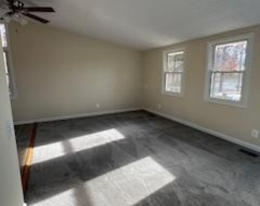 116 Lakeview Parkway - Photo Thumbnail 14