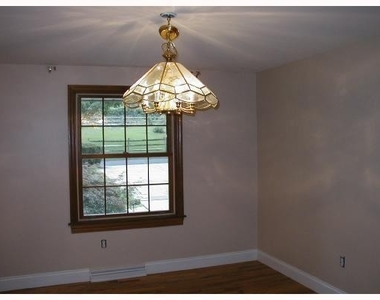 141 Meadowbrook Circle - Photo Thumbnail 2