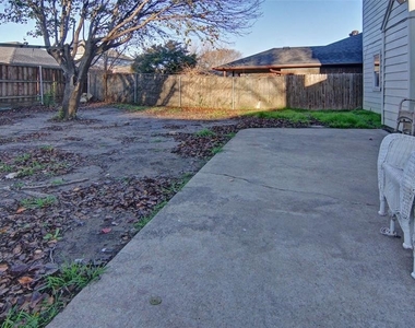 1049 Highland Station Drive - Photo Thumbnail 25