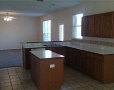 2810 Clear Creek Drive - Photo Thumbnail 8