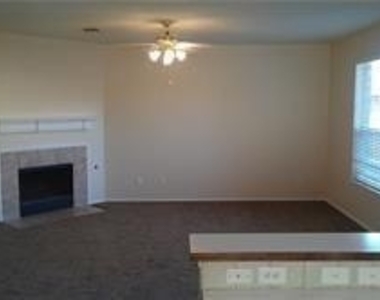 2810 Clear Creek Drive - Photo Thumbnail 5