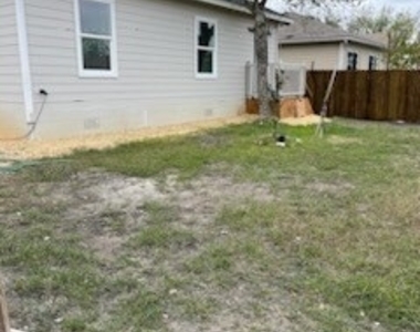 8103 Airlift Ave - Photo Thumbnail 2