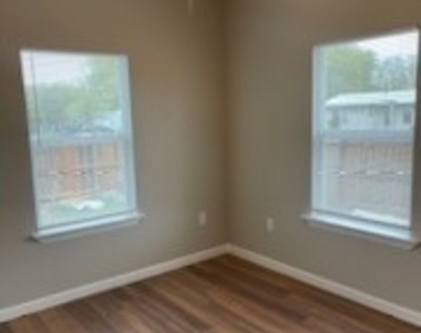 8103 Airlift Ave - Photo Thumbnail 20