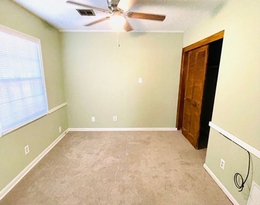 5815 Roxboro Drive - Photo Thumbnail 10