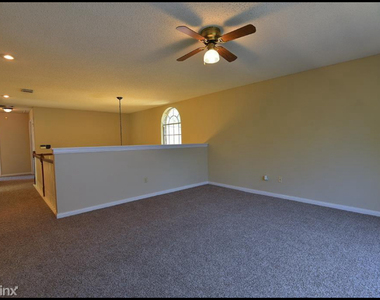 2107 Bennigan Street - Photo Thumbnail 3